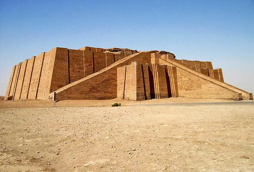 Zigurat de Ur en Irak, aproximadamente el siglo 21 aC