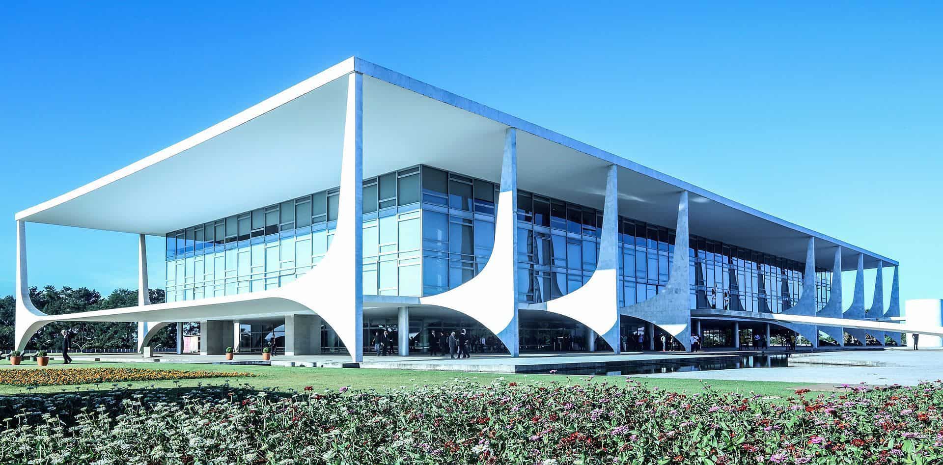 Palacio Planalto, diseñado por Oscar Niemeyer, una de las obras más emblemáticas de la arquitectura moderna brasileña.