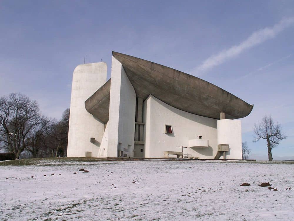 La capilla Notre Dame DU HAUT diseñada por le Corbusier 9 Vista exterior de la Capilla Notre Dame