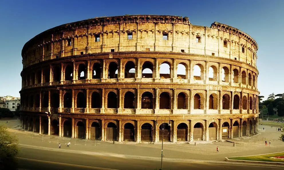 fachada del Coliseo romano