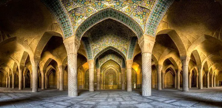 Arcos apuntados están en todas partes en la arquitectura islámica