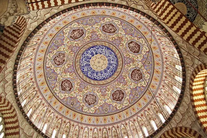 Cúpula principal de la mezquita Selimiye en Turquía