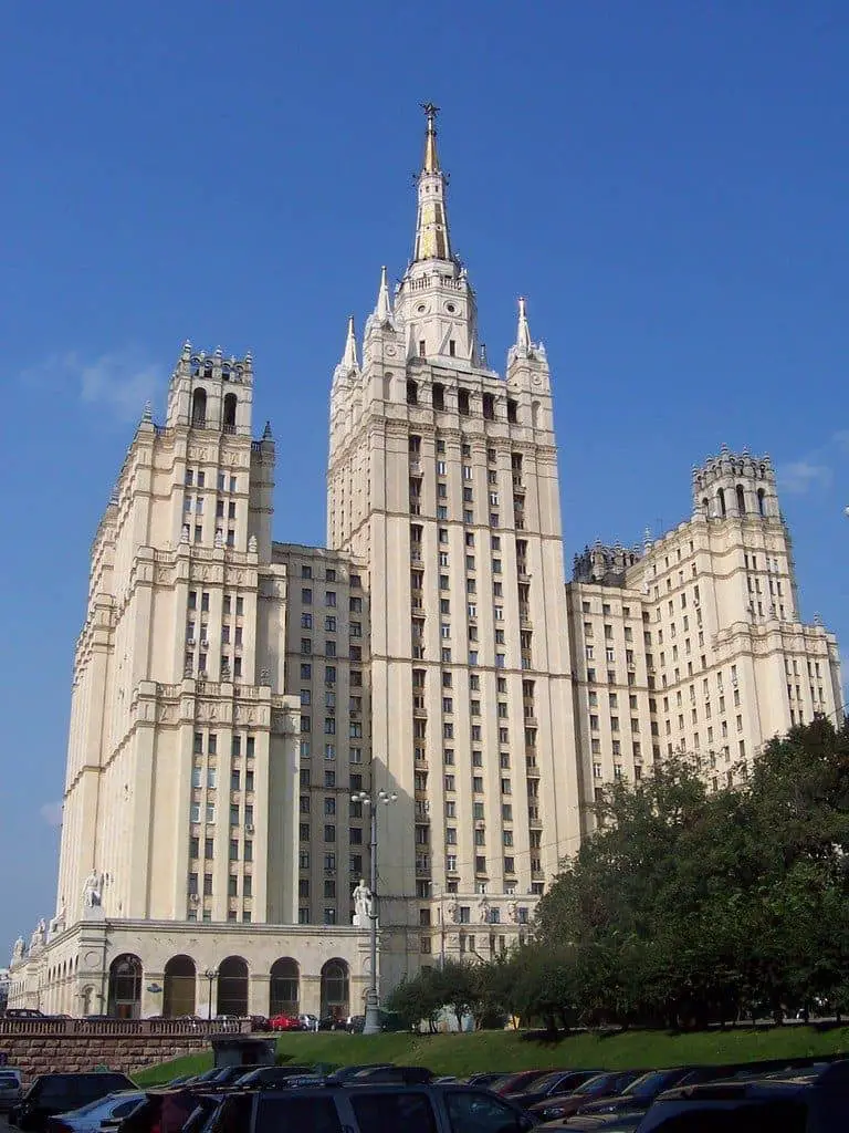 Edificio de la Plaza Kudrinskaya en Moscú