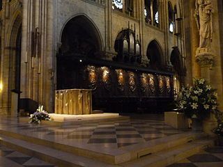 La catedral gótica de Notre Dame nos da una idea de la estética deseada.
