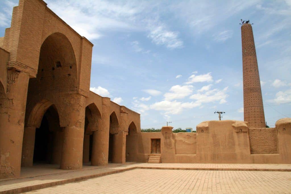 La Plaza Registan, de la antigua ciudad de Samarcanda (ubicada en el actual Uzbekistán)