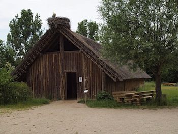 Reconstrucción de una casa neolítica en Alemania