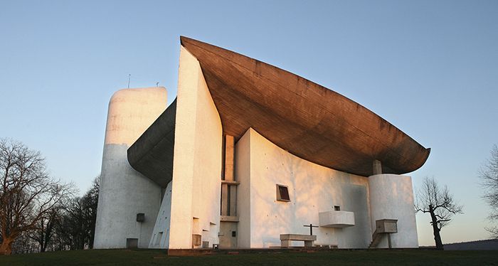 Notre Dame du Haut una iglesia construida por Le Corbusier utilizando la escala del Modulor