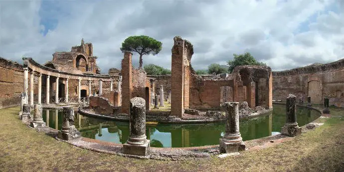 La villa de Adriano tenía una isla en una habitación abovedada donde el Emperador podía escapar de las tensiones del gobierno.