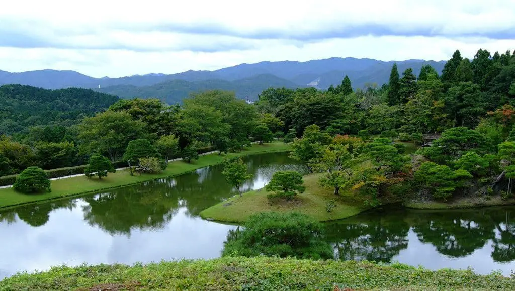 Villa Imperial Shugaku in completada en 1659 otro ejemplo clásico de un jardín de paseo del Período Edo