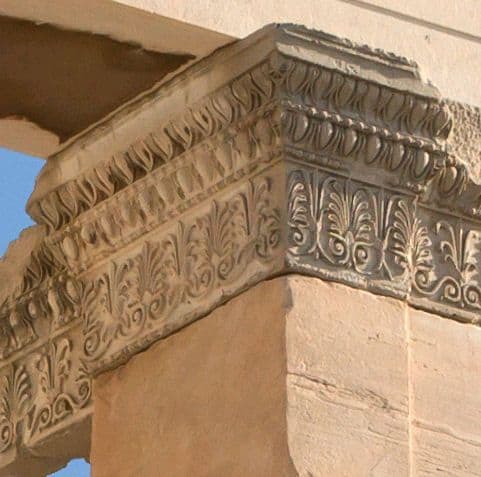 Capitel jónico con anta del siglo V aC en el Erecteion Atenas