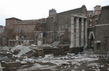 Restos del Foro de Augusto con el Templo de Marte Ultor