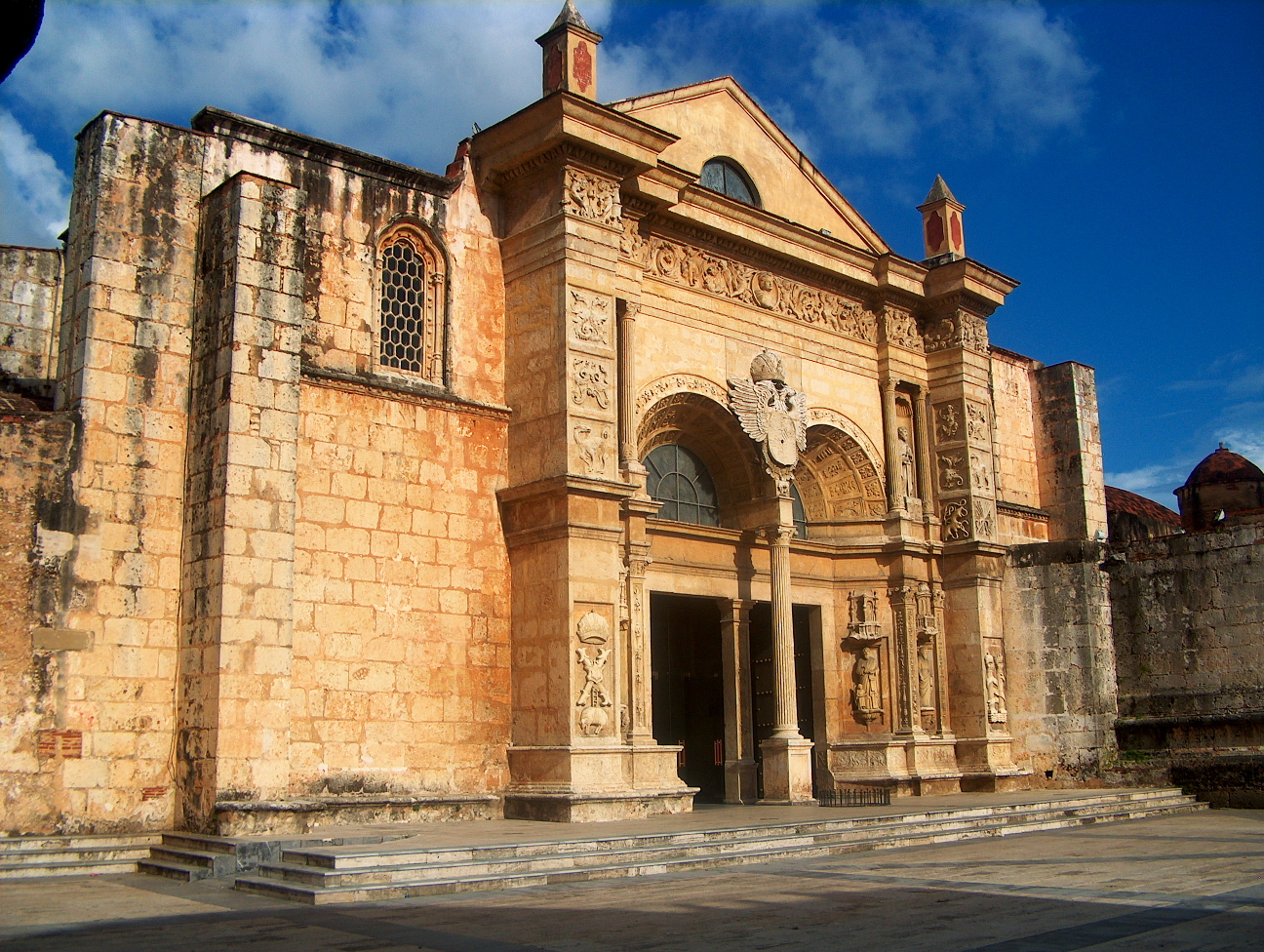 La Catedral Primada de América, también conocida como Catedral de Santo Domingo o Basílica Menor de Santa María.